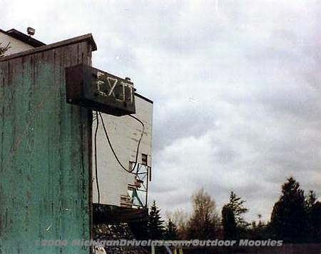 Crest Drive-In Theatre - Crest Screen 1990 Courtesy Darryl Burgess-Outdoor Moovies